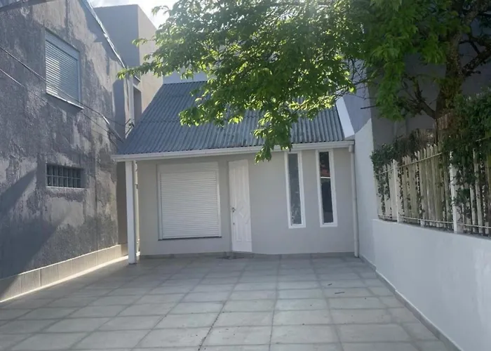 Casa Ao Lado Da Praia De Canasvieiras - Floripa